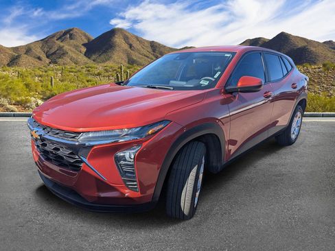 Certified 2024 Chevrolet Trax LS w/ LS Convenience Package image 2