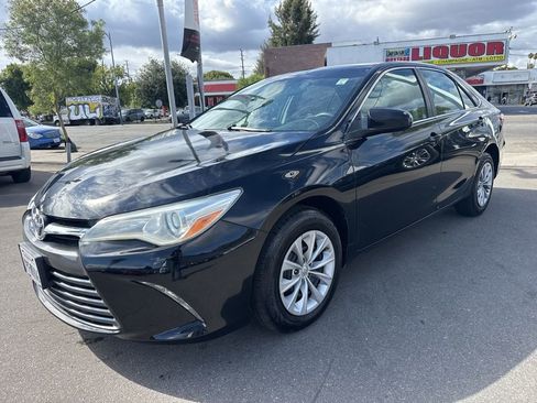 Used 2016 Toyota Camry LE FWD image 2