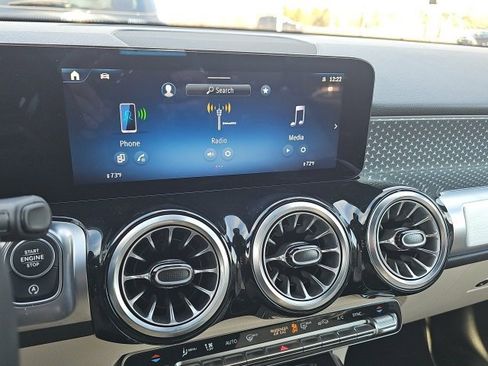 Certified 2025 Mercedes-Benz GLB 250 4MATIC image 17