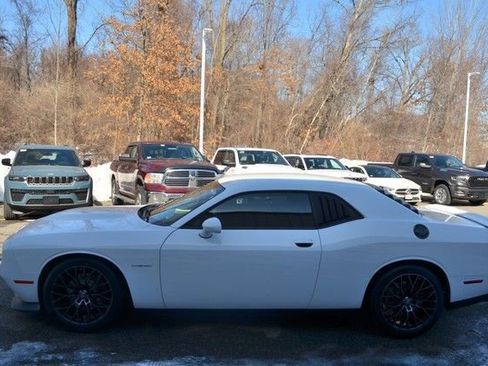 Used 2022 Dodge Challenger R/T image 5