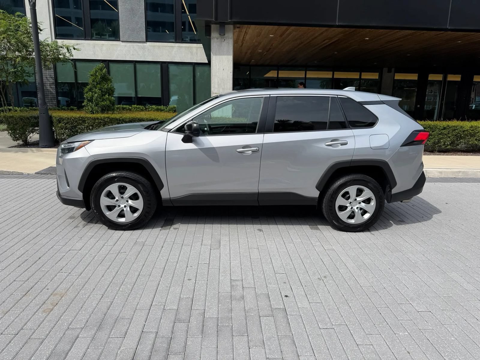 Used 2023 Toyota RAV4 LE FWD image 9