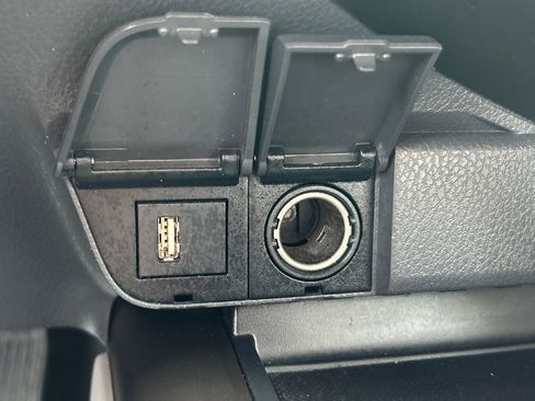 Used 2022 Toyota Camry SE image 14