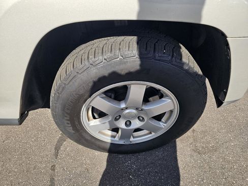 Used 2008 Jeep Grand Cherokee Laredo AWD/4WD image 14