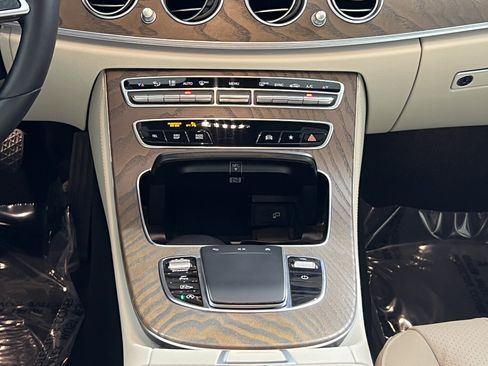 Used 2022 Mercedes-Benz E 350 Sedan image 18