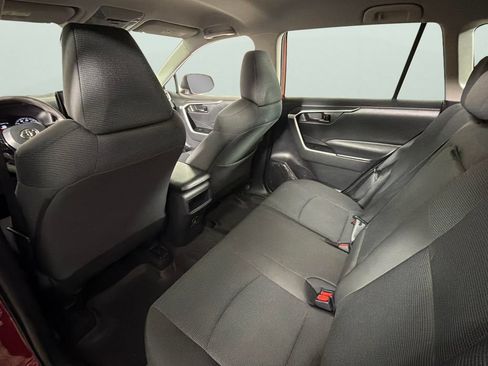 Used 2021 Toyota RAV4 LE FWD image 27
