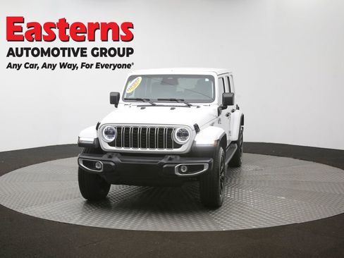 Used 2025 Jeep Wrangler Unlimited Sahara AWD/4WD image 49