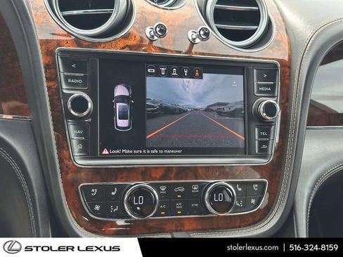 Used 2018 Bentley Bentayga AWD/4WD image 29