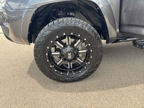 Used 2018 Toyota 4Runner TRD Off-Road AWD/4WD image 26