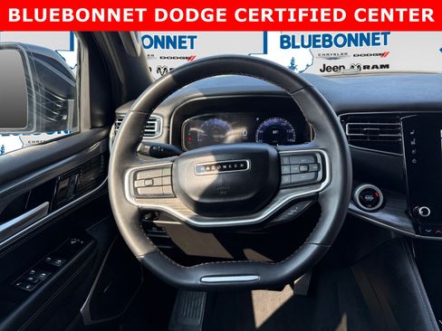 Used 2024 Jeep Wagoneer Series II w/ Flexible Seating Group RWD image 13