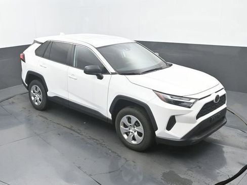 Used 2023 Toyota RAV4 LE FWD image 13