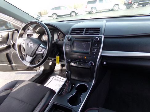 Used 2016 Toyota Camry SE image 23