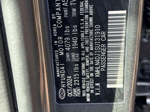 Used 2025 Hyundai Elantra Limited image 24