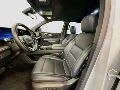 Used 2025 Chevrolet Traverse LT AWD/4WD image 13