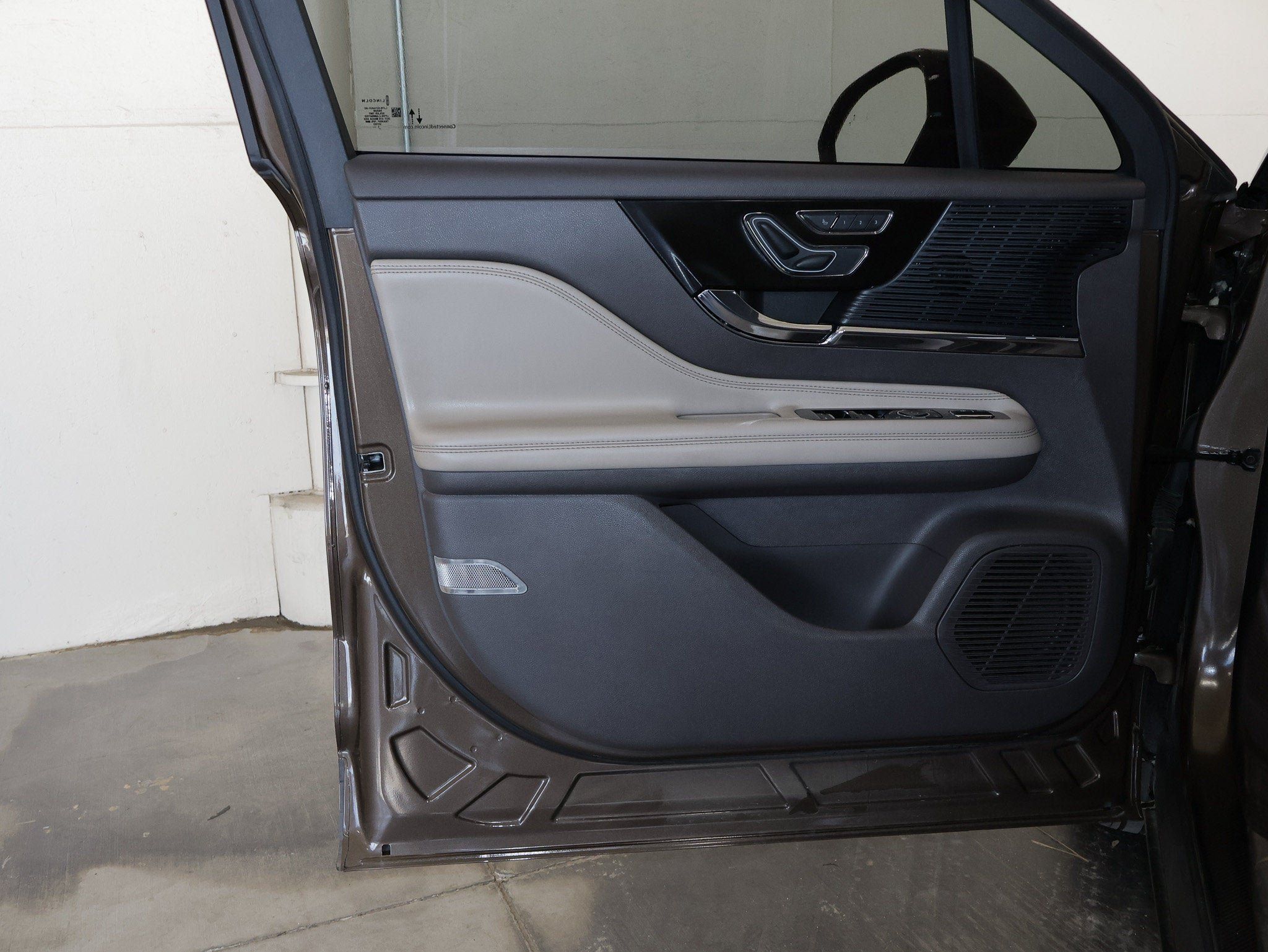 Used 2022 Lincoln Corsair AWD w/ Equipment Group 101A image 35