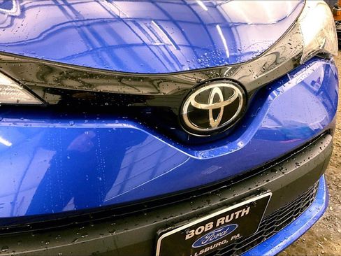 Used 2020 Toyota C-HR XLE image 29