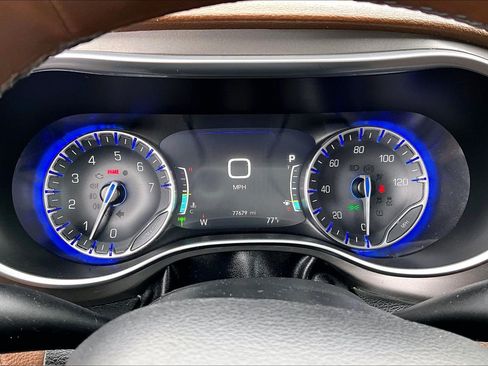 Used 2019 Chrysler Pacifica Limited w/ Advanced Safetytec Group FWD image 20