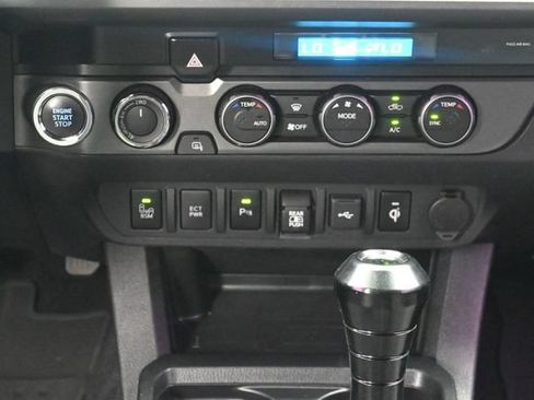 Used 2022 Toyota Tacoma TRD Sport w/ Technology Package AWD/4WD image 21