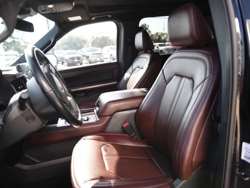 Used 2024 Ford Expedition Limited image 9