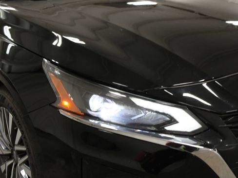 Used 2024 Nissan Altima 2.5 SV FWD image 12