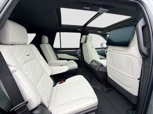 New 2026 Cadillac Escalade Platinum Sport w/ LPO, ONYX Package image 31