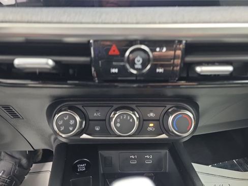 Used 2025 Nissan Kicks SV image 33
