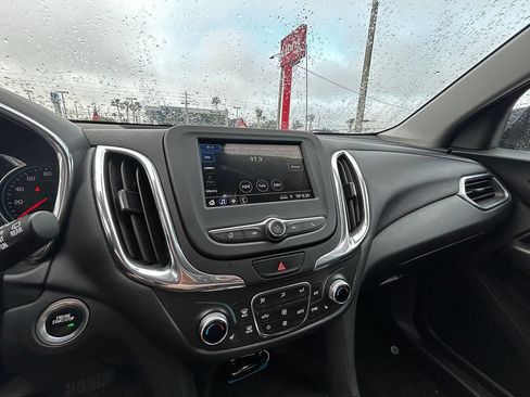 Used 2019 Chevrolet Equinox LT image 2