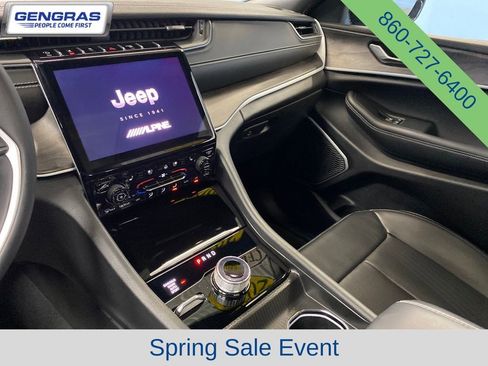 Used 2025 Jeep Grand Cherokee Limited w/ Luxury Tech Group II AWD/4WD image 16