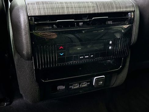 Used 2022 Jeep Wagoneer Series II w/ Premium Group I image 29