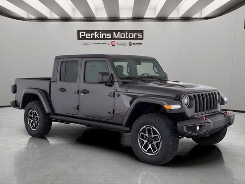 Used 2025 Jeep Gladiator Rubicon w/ Convenience Group AWD/4WD image 10