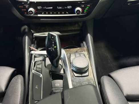 Used 2018 BMW 530i RWD image 18