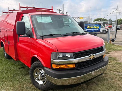 Used 2018 Chevrolet Express 3500 w/ Power Convenience Package RWD image 1