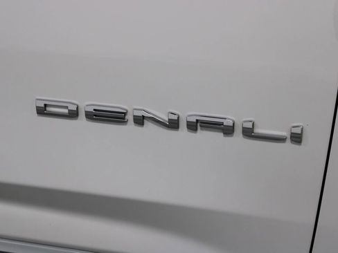 Used 2024 GMC Yukon XL Denali w/ Denali Reserve Package AWD/4WD image 12