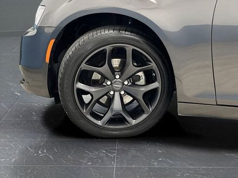 Used 2023 Chrysler 300 Touring w/ Sport Appearance Package image 31