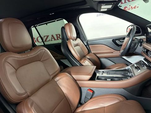Used 2025 Lincoln Aviator Reserve w/ Luxury Package RWD image 16