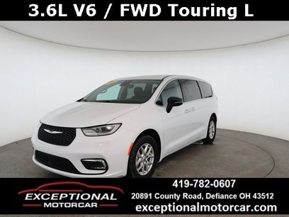 Used 2024 Chrysler Pacifica Touring-L