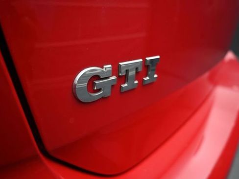 Used 2016 Volkswagen Golf 4-Door FWD image 21