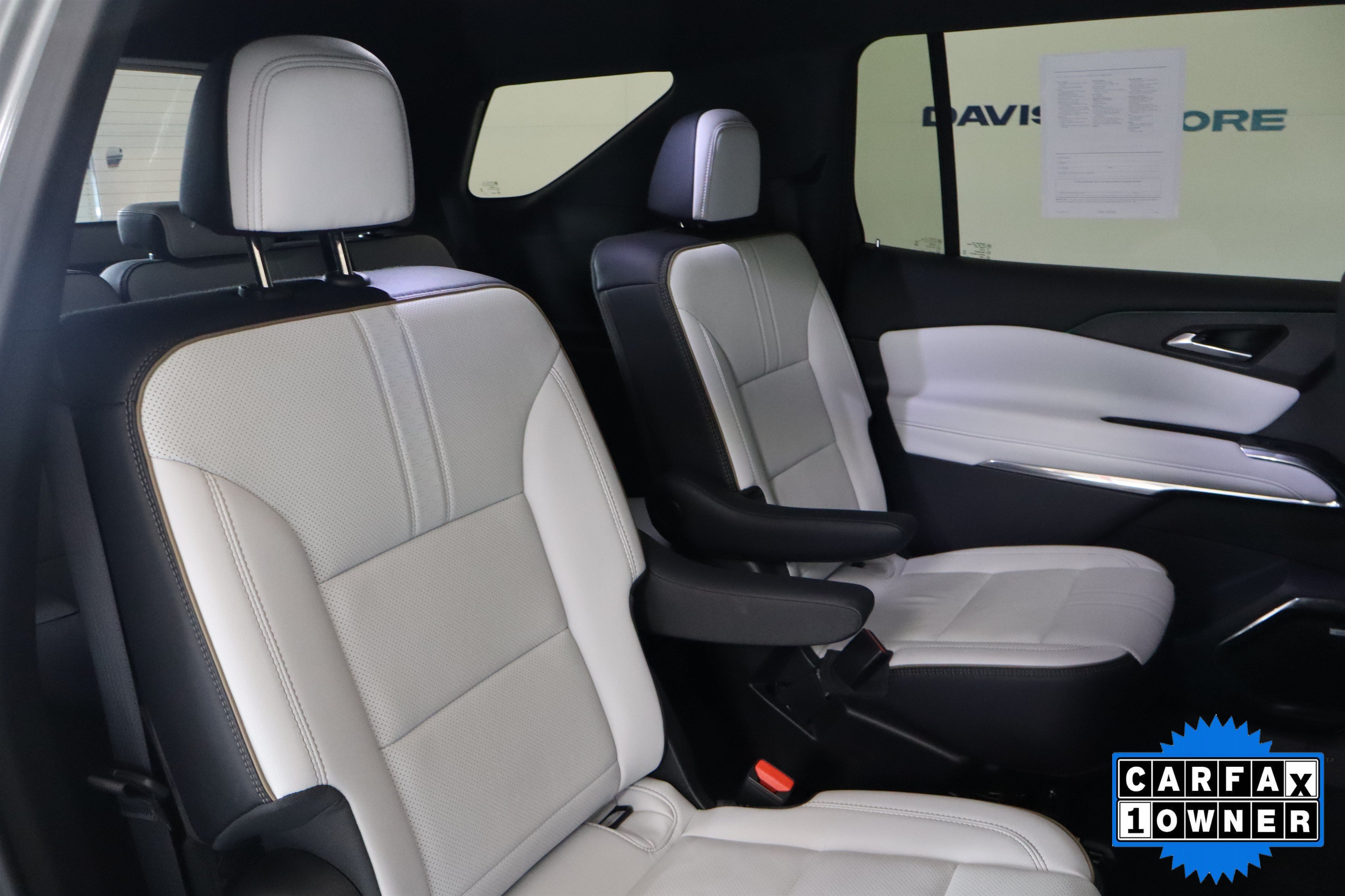 Used 2026 Chevrolet Traverse High Country w/ LPO, Floor Liner Package FWD image 21