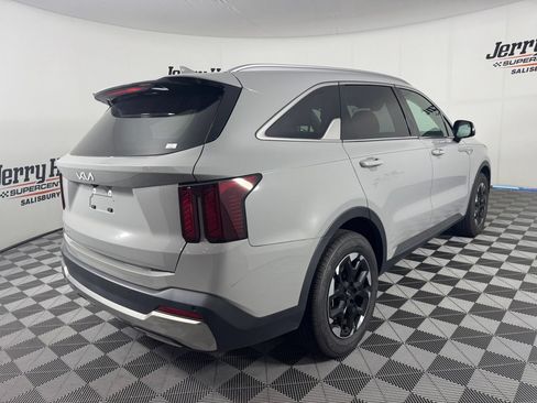Used 2024 Kia Sorento S w/ Panoramic Sunroof Package FWD image 6
