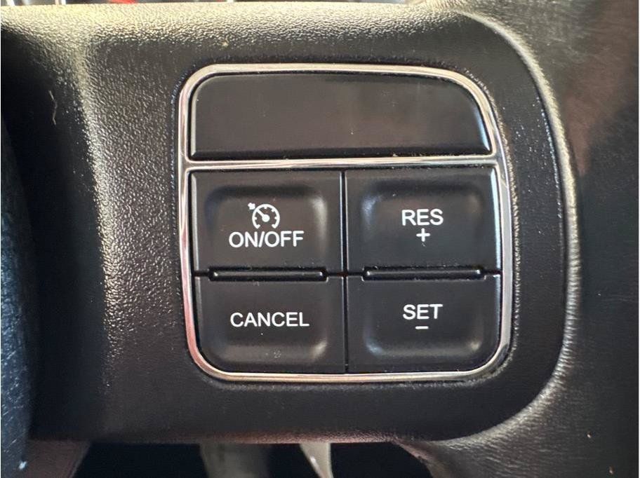 Used 2017 Jeep Wrangler Unlimited Sahara w/ Connectivity Group AWD/4WD image 18