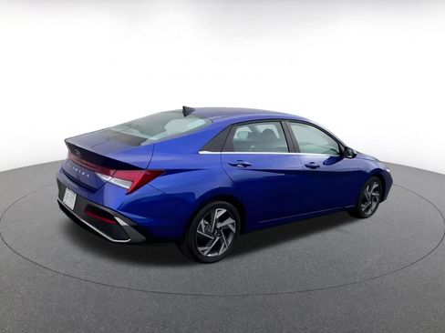 Used 2025 Hyundai Elantra SEL image 15