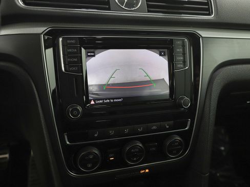 Used 2017 Volkswagen Passat 1.8T R-Line image 21