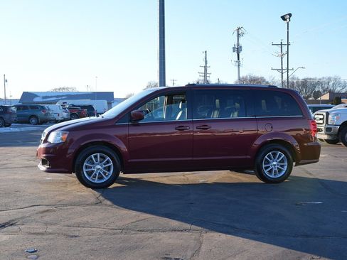 Used 2020 Dodge Grand Caravan SXT w/ Rear Park Assist Package image 6