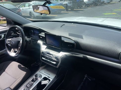 Used 2022 Ford Explorer XLT image 12