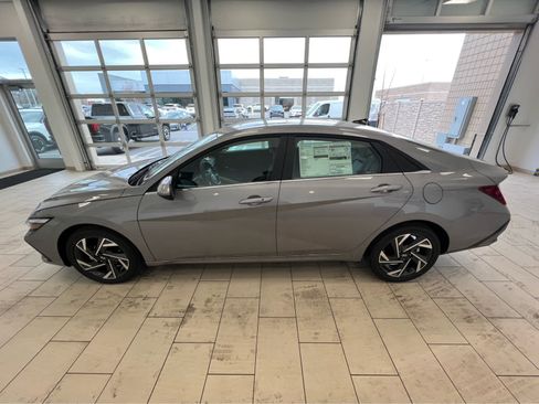 New 2026 Hyundai Elantra Limited image 12