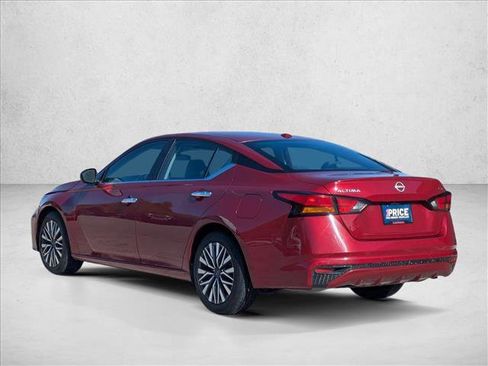 Used 2024 Nissan Altima 2.5 SV image 7