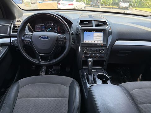 Used 2017 Ford Explorer XLT w/ Equipment Group 202A FWD image 24