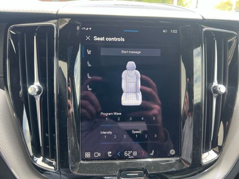 New 2025 Volvo XC60 B5 Ultra w/ Climate Package image 19