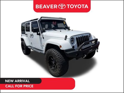 Used 2015 Jeep Wrangler Unlimited Sahara w/ Max Tow Package AWD/4WD image 1