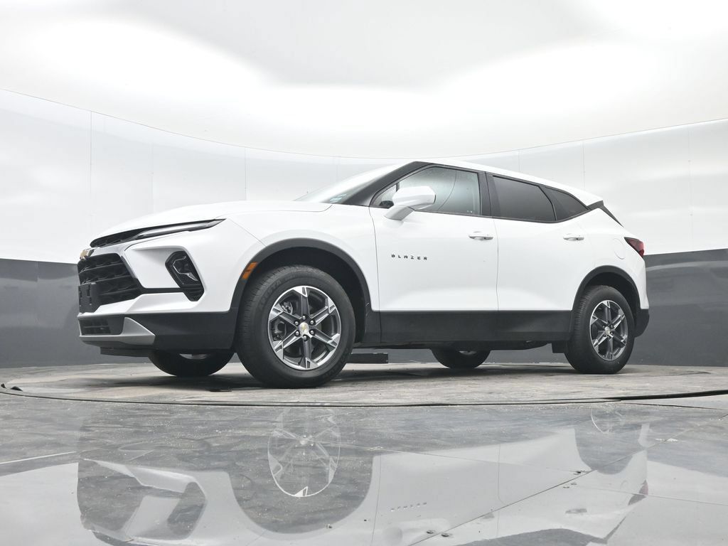 Used 2025 Chevrolet Blazer LT FWD image 26