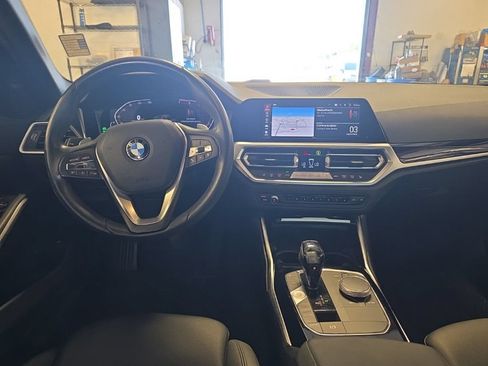 Used 2019 BMW 330i Sedan w/ Convenience Package RWD image 4